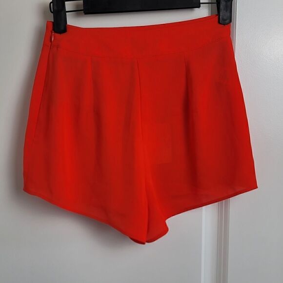 NWT- MISSGUIDED Mini Skort - Picture 4 of 9